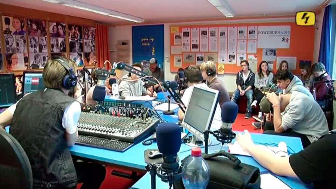 Powerup-Radio der Stiftung Kinderdorf Pestalozzi in Trogen, AR - Auf Top Fokus vom 20.11.2015